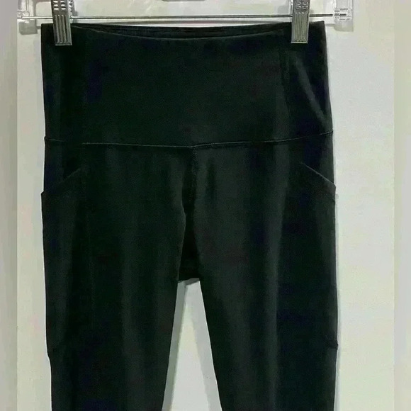 Yogalicious Women's Black Side Pocket Yoga Leggings Size XS NWOT - Picture 2 of 9